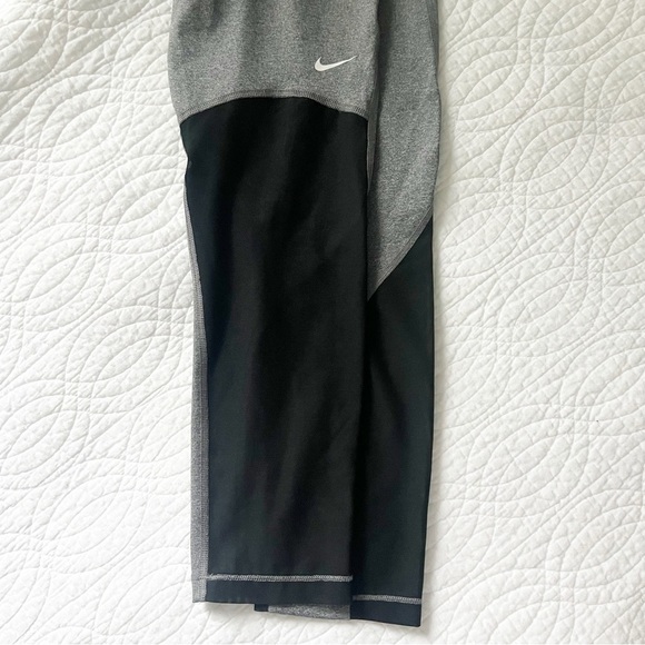New Nike Pro Women's Black Mesh Gray Colorblock 7/8 Leggings Medium - Picture 6 of 6